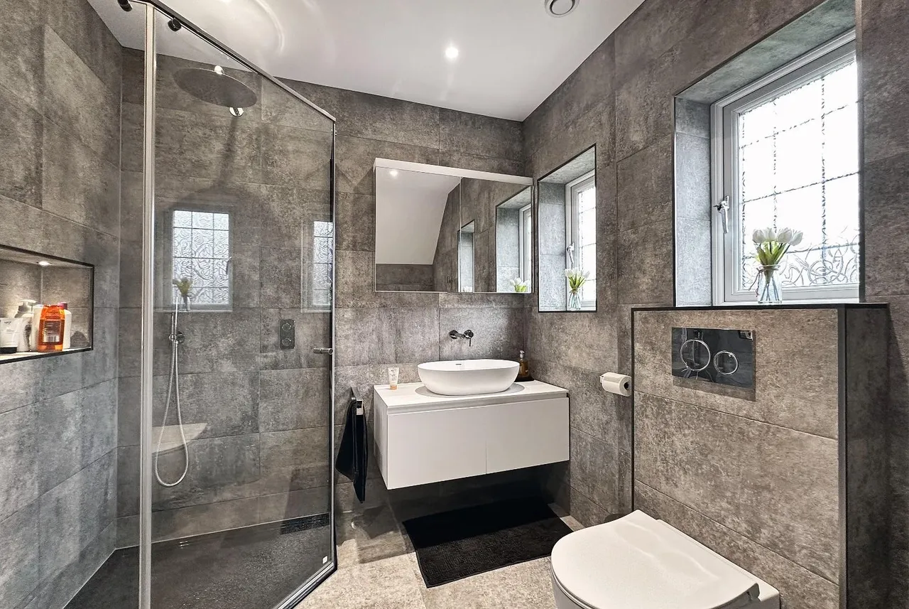 Woodhead Road, Hale, Cheshire WA15 9LD, photo 38