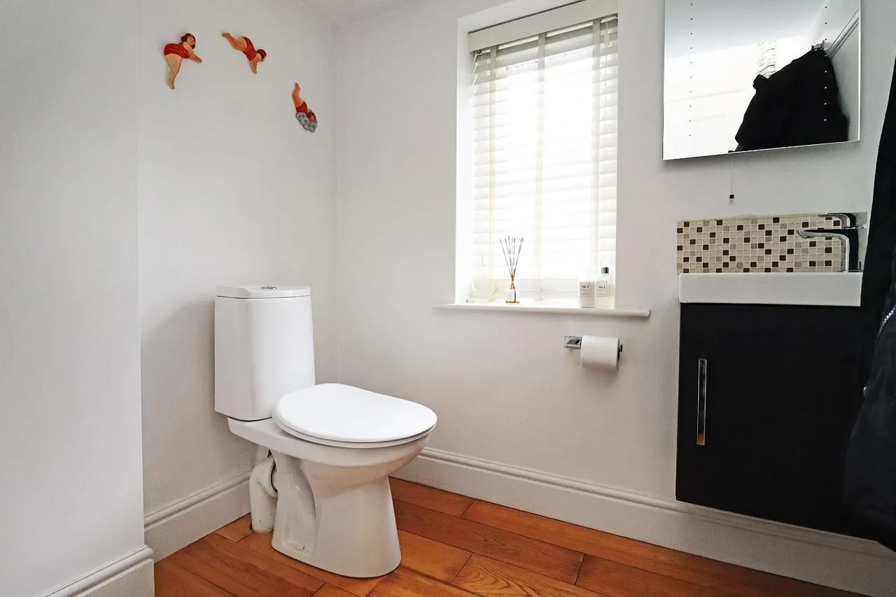 Woodhead Road, Hale, Cheshire WA15 9LD, photo 24