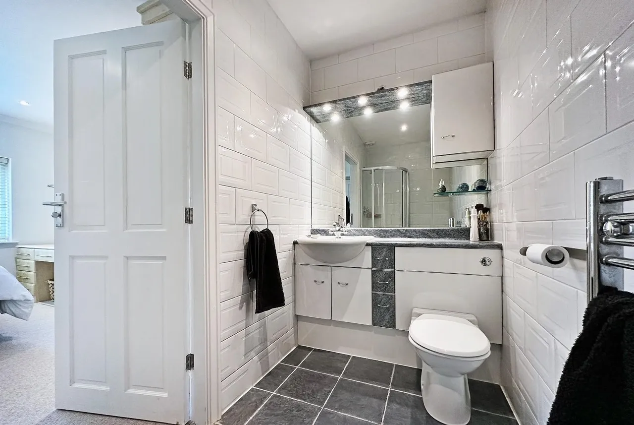 Woodhead Road, Hale, Cheshire WA15 9LD, photo 45