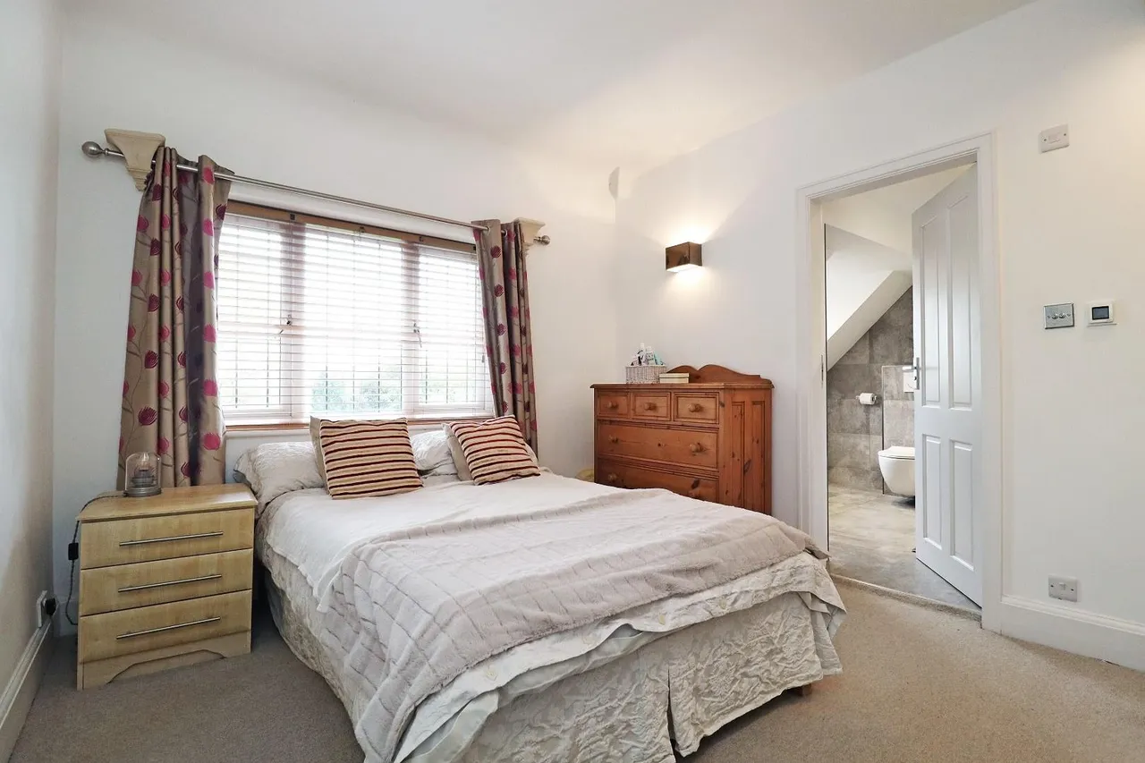 Woodhead Road, Hale, Cheshire WA15 9LD, photo 48