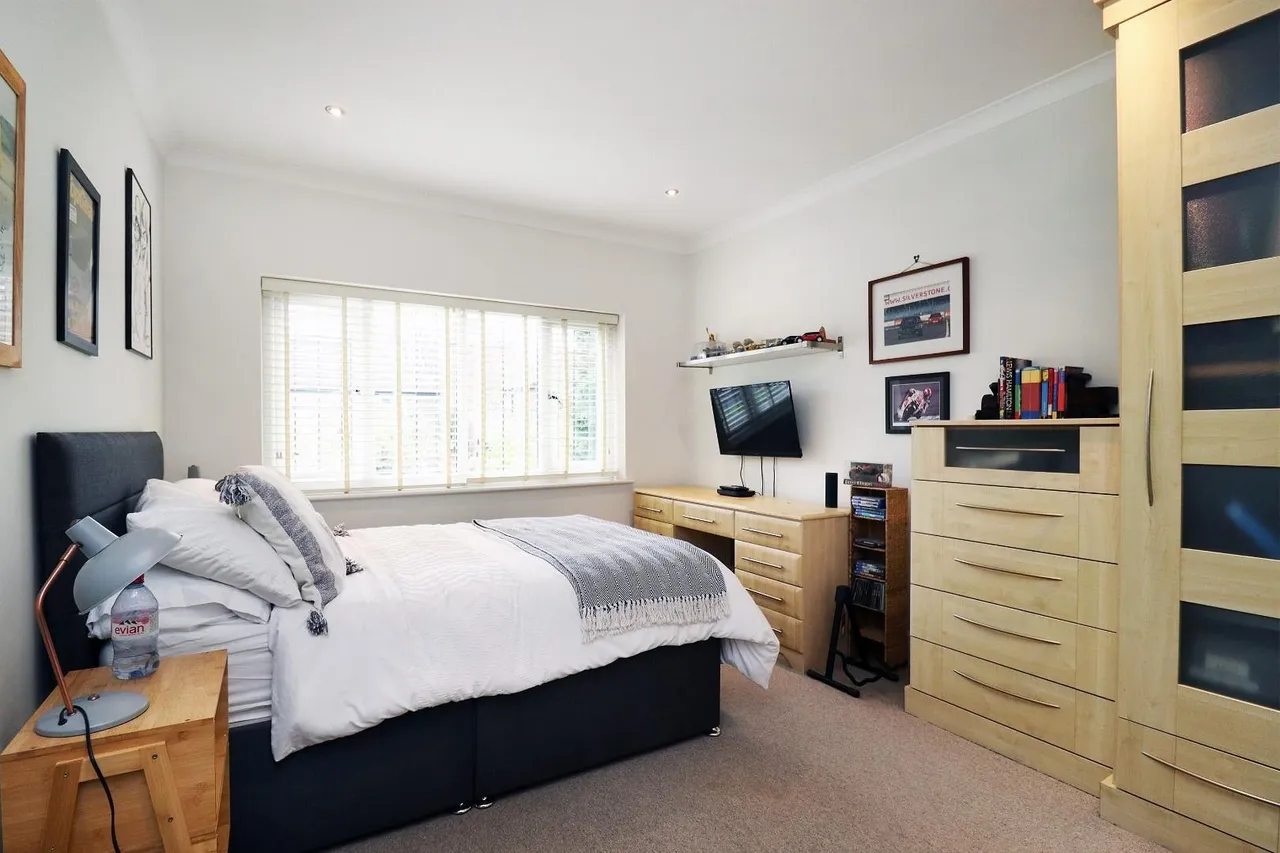 Woodhead Road, Hale, Cheshire WA15 9LD, photo 43