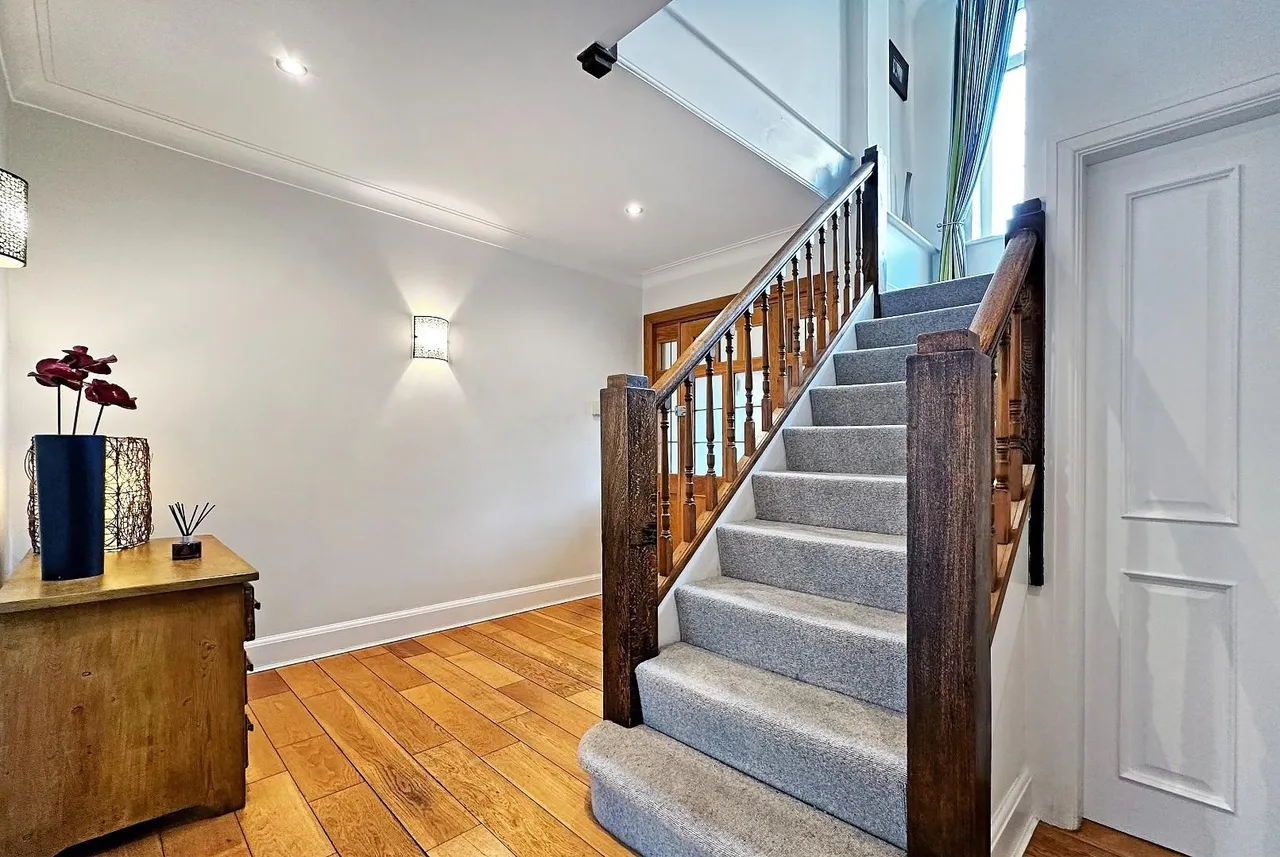 Woodhead Road, Hale, Cheshire WA15 9LD, photo 4