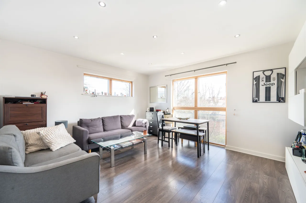 1 bed flat for sale — 16 Electra Court, 42 Station Parade, London