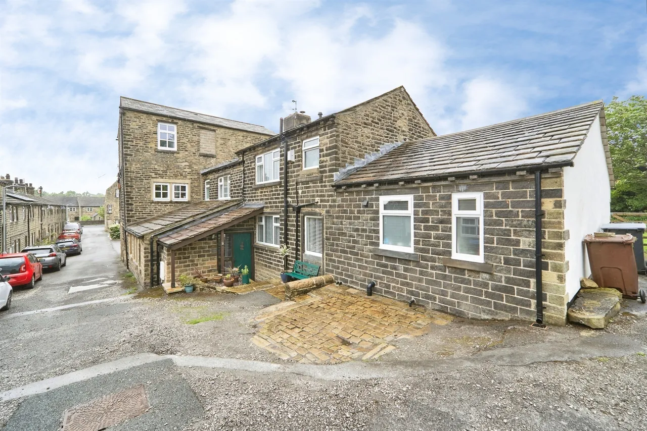 Moss Row, Wilsden, BD15, photo 18