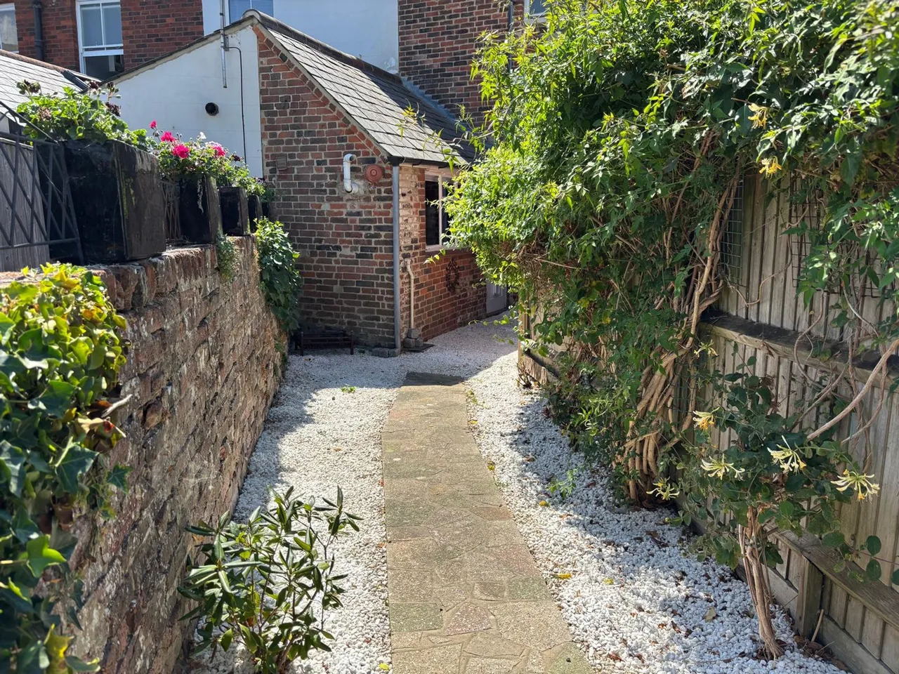 Caledonian Road, Chichester, PO19, photo 8