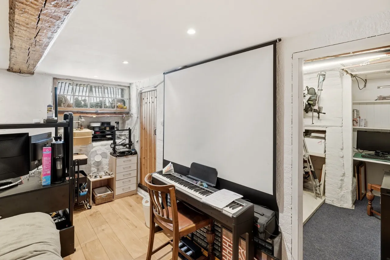 West Stockwell Street, Dutch Quarter, CO1, photo 14