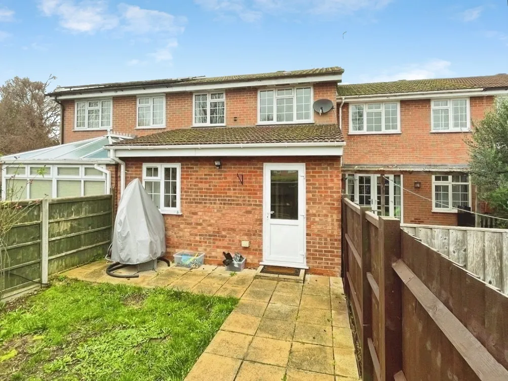 Waters Drive, Staines-upon-Thames, TW18, photo 6