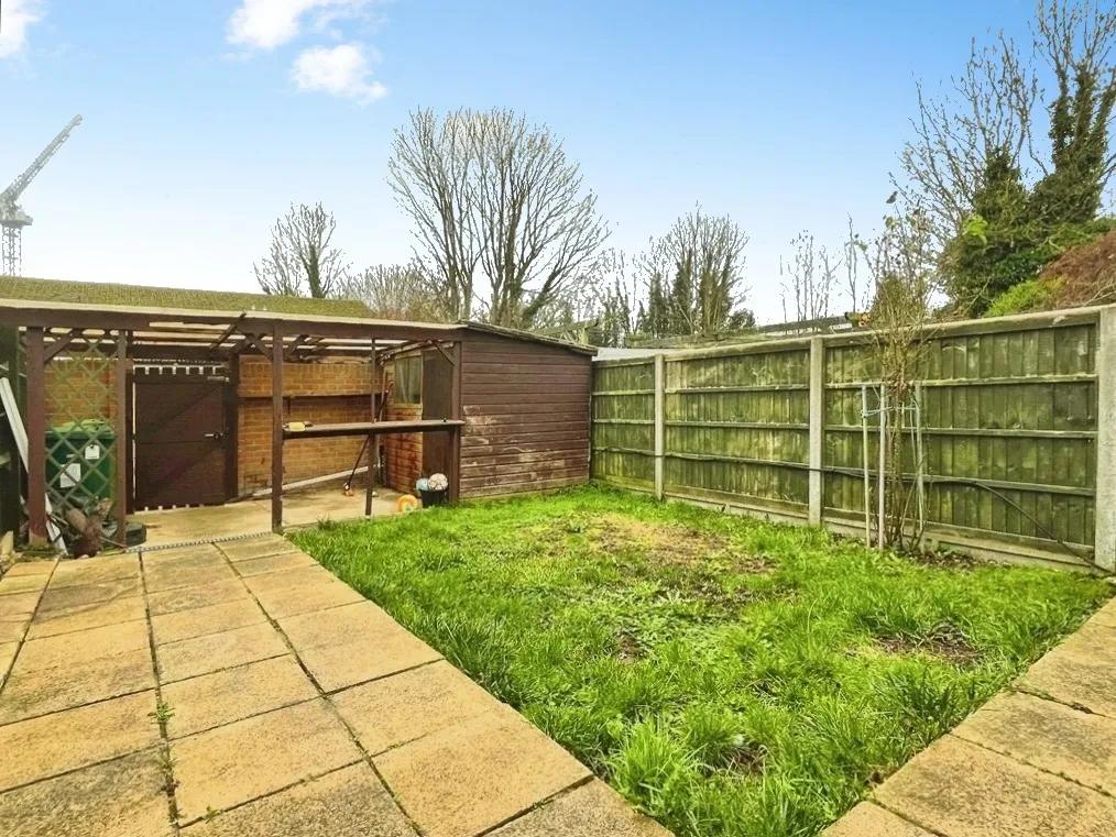 Waters Drive, Staines-upon-Thames, TW18, photo 5