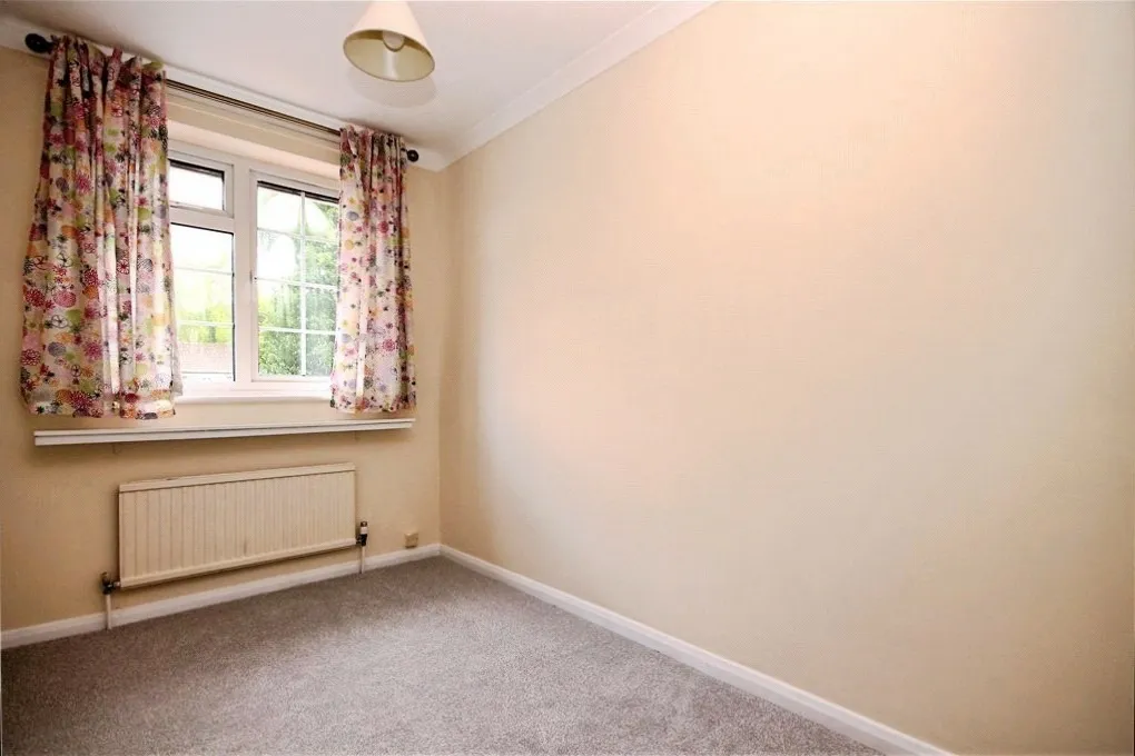 Waters Drive, Staines-upon-Thames, TW18, photo 10