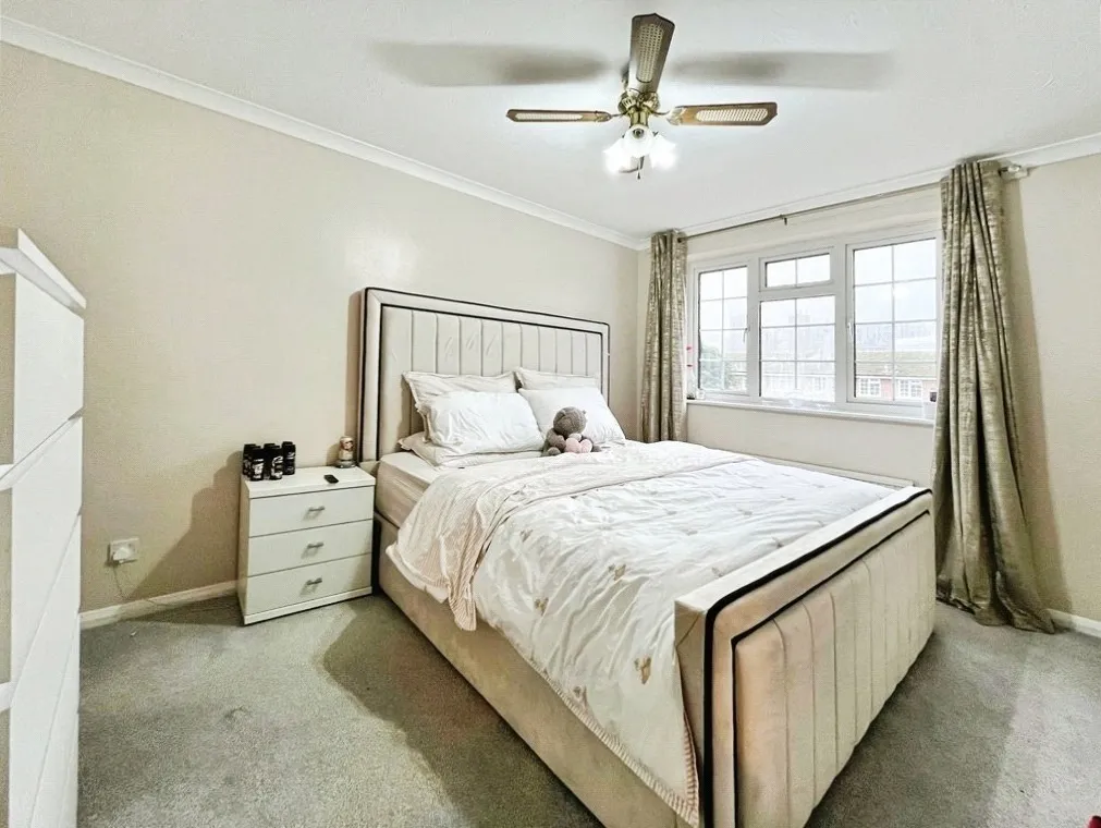 Waters Drive, Staines-upon-Thames, TW18, photo 7