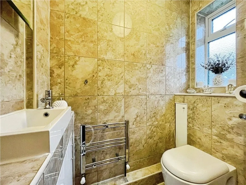 Waters Drive, Staines-upon-Thames, TW18, photo 13