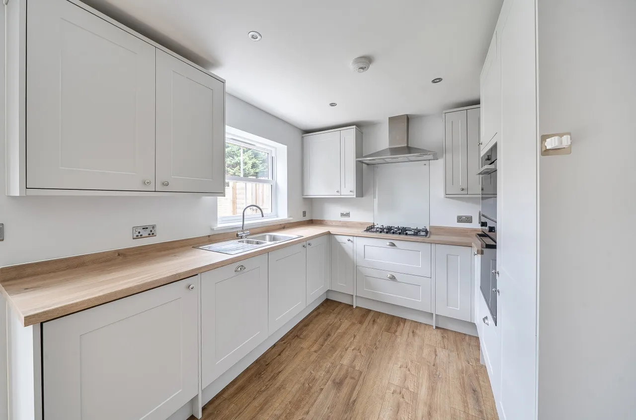 West End Road, West End, SO18, photo 2