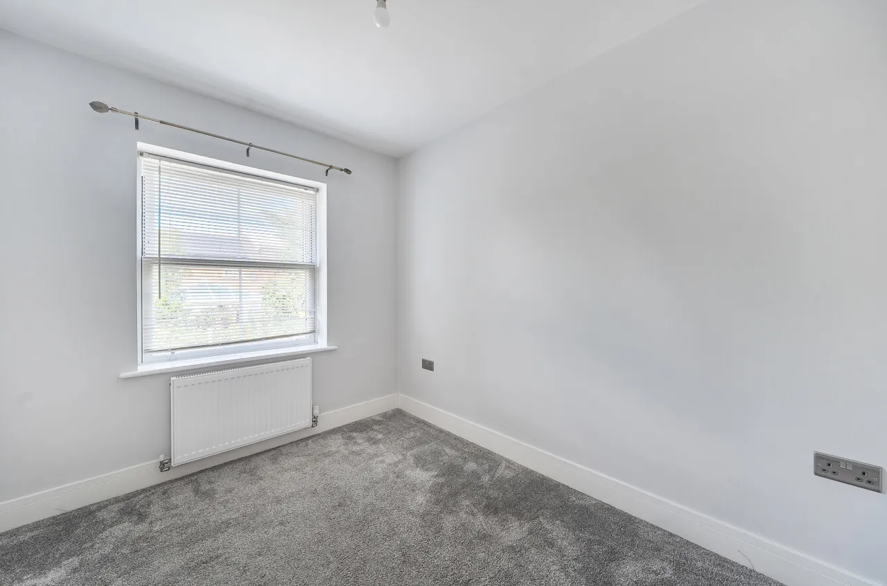 West End Road, West End, SO18, photo 13