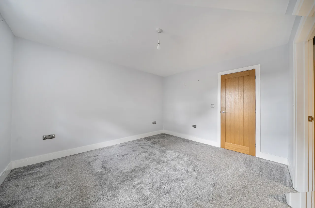 West End Road, West End, SO18, photo 12