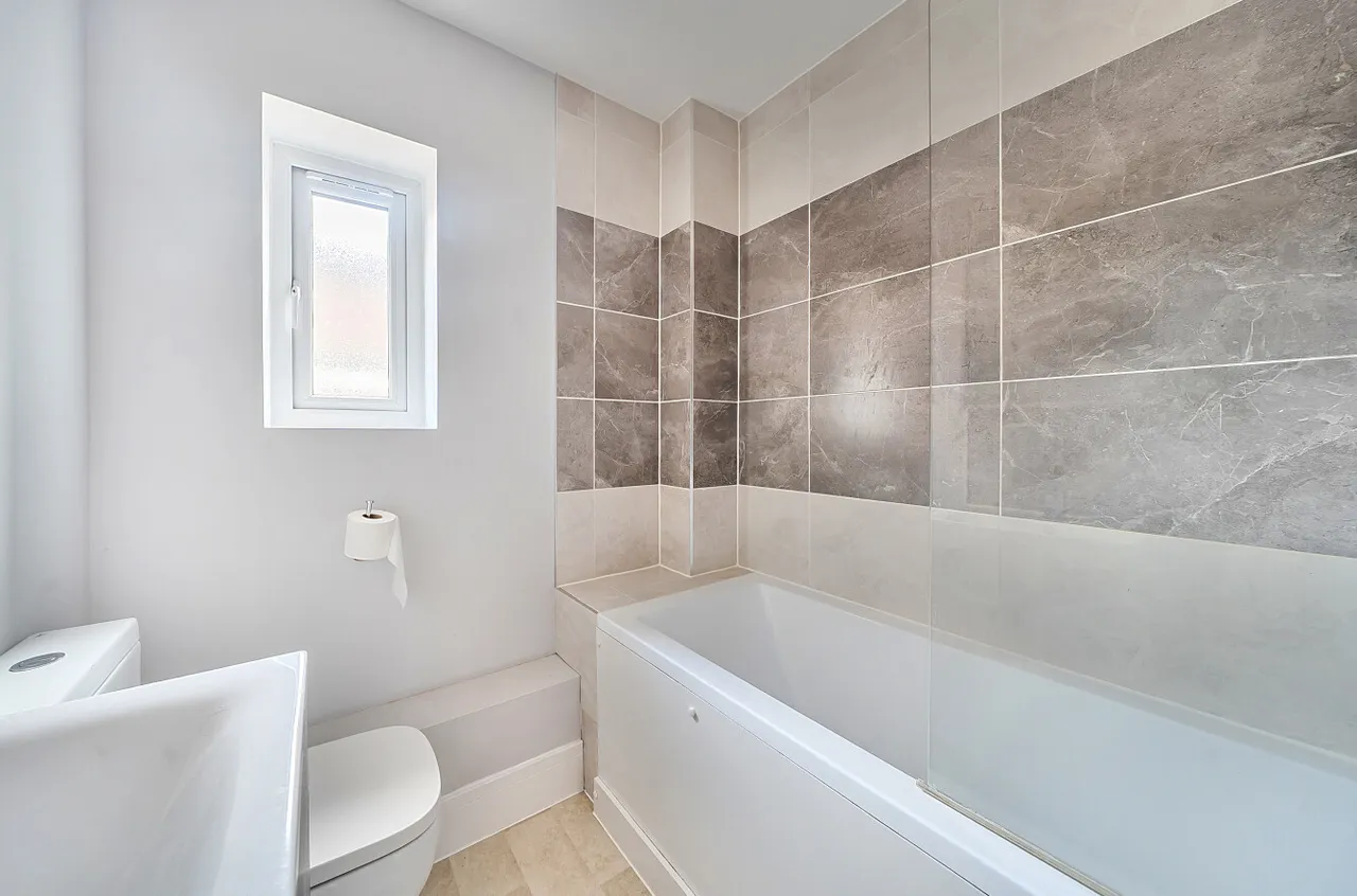 West End Road, West End, SO18, photo 14