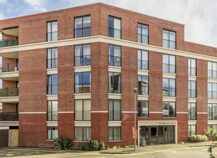 2 bed flat for sale — Cowleaze Road, Kingston Upon Thames, KT2