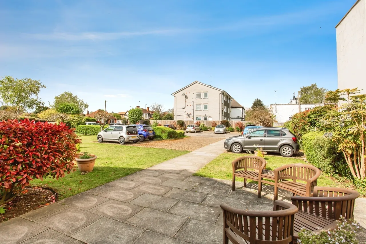 Station Road, Thorpe Bay, Essex, SS1, photo 9