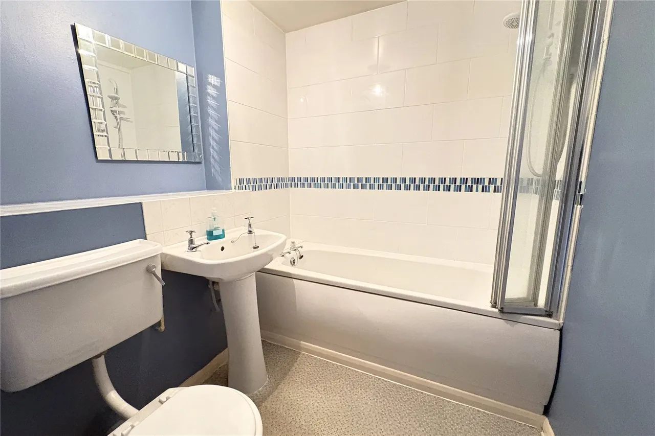 Ascot Court, Aldershot, Hampshire, GU11 1HG, photo 3