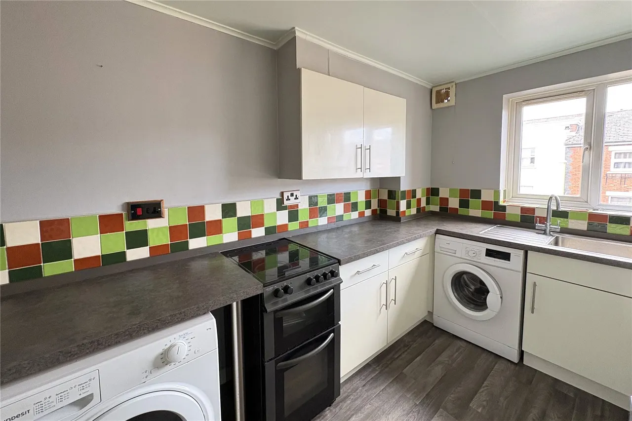 Ascot Court, Aldershot, Hampshire, GU11 1HG, photo 9