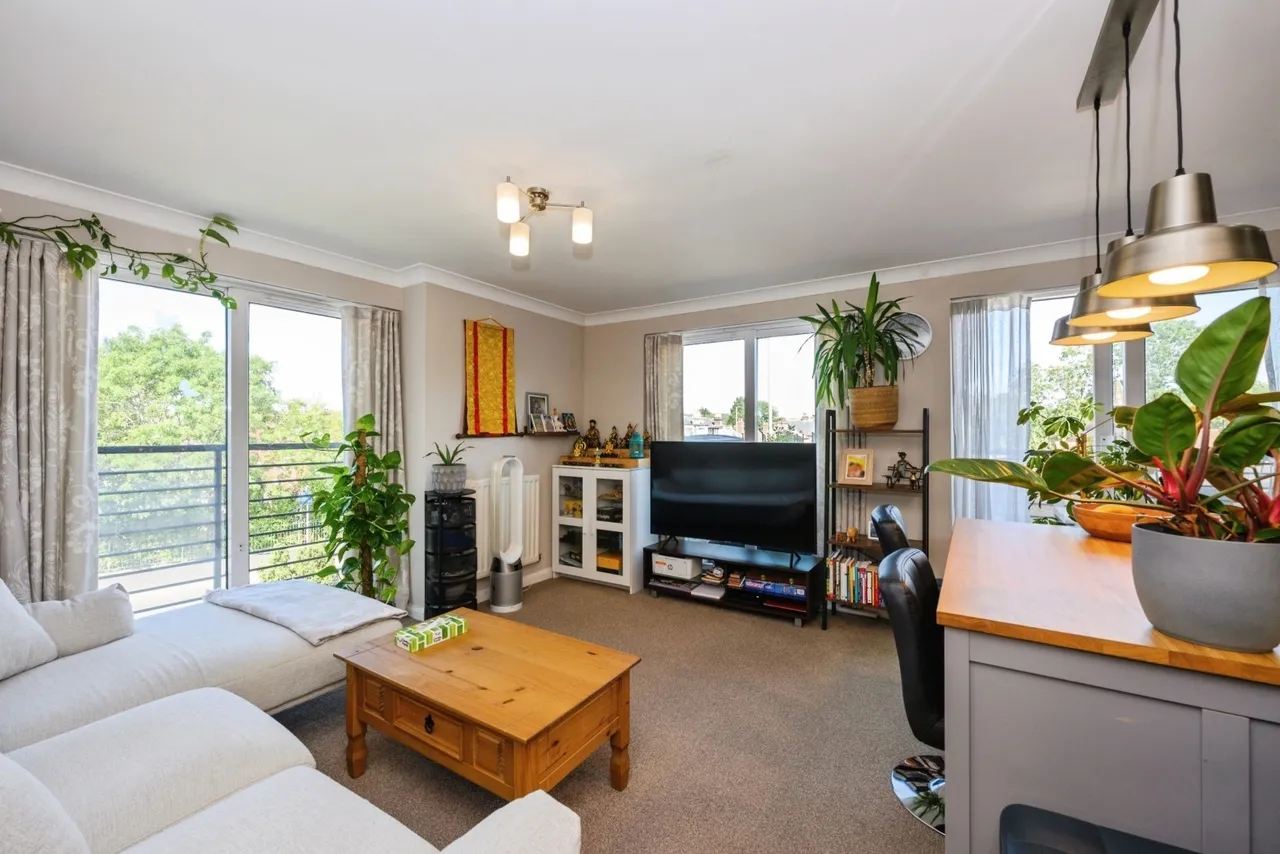 2 bed flat for sale, Buffers Lane, Leatherhead, KT22