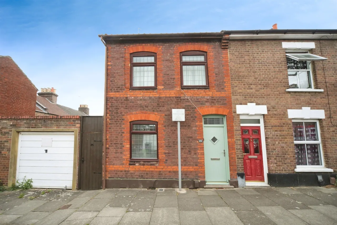 3 bed house for sale — Arthur Street, Luton