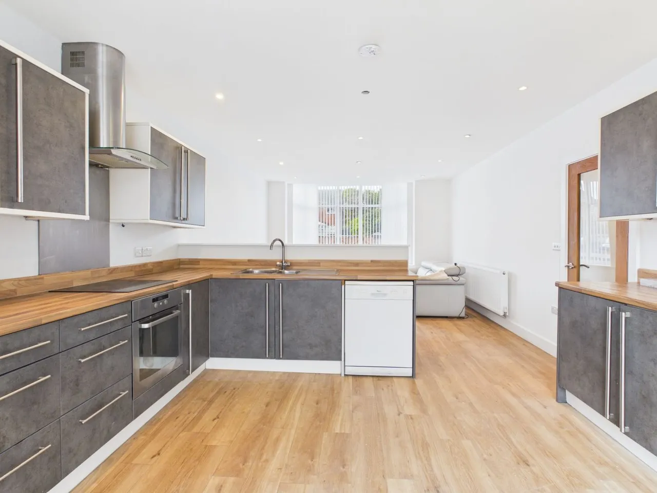 Bradford Road, Manchester, M40, photo 6