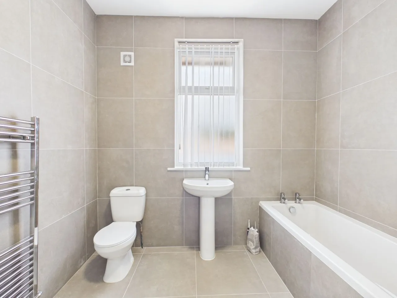 Bradford Road, Manchester, M40, photo 26