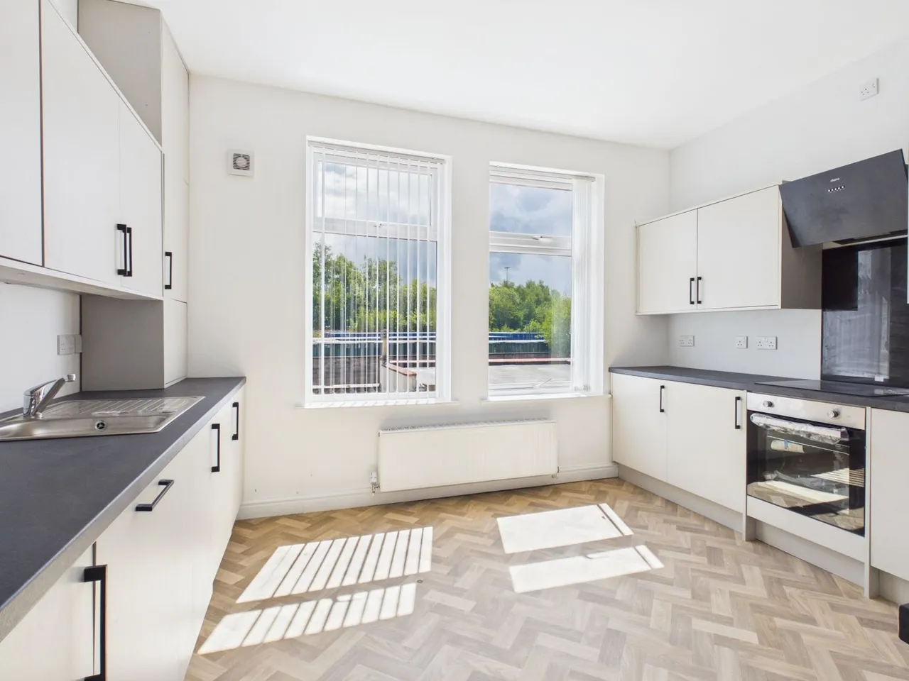 Bradford Road, Manchester, M40, photo 15