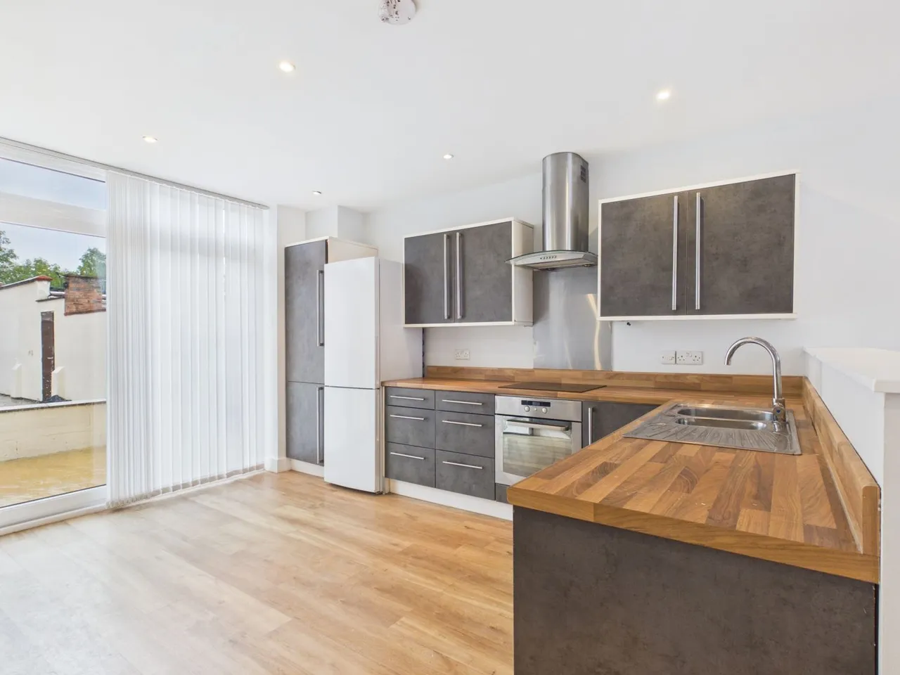 Bradford Road, Manchester, M40, photo 5