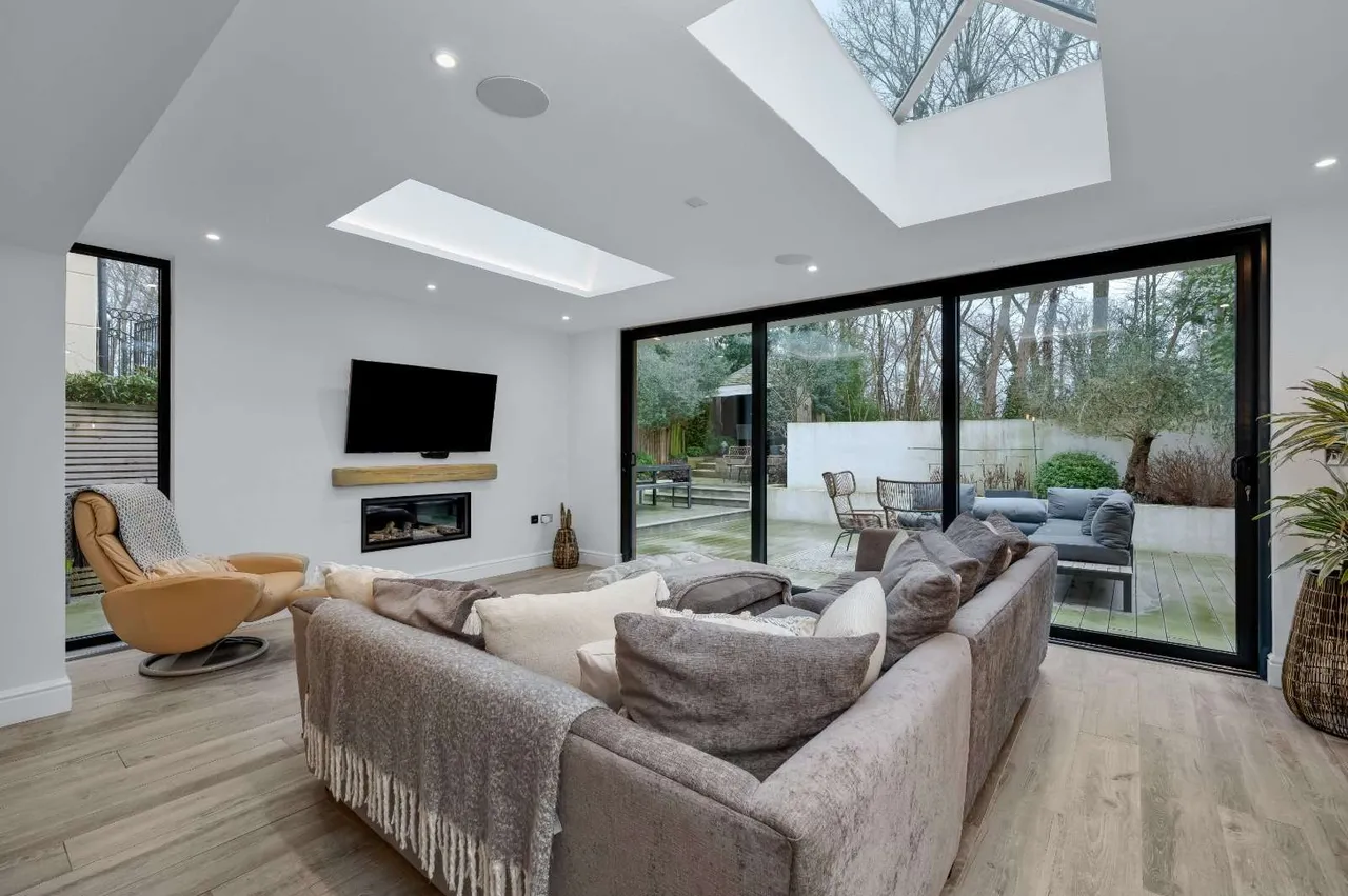 Haines Court, Weybridge, Surrey, KT13 0BH, photo 3