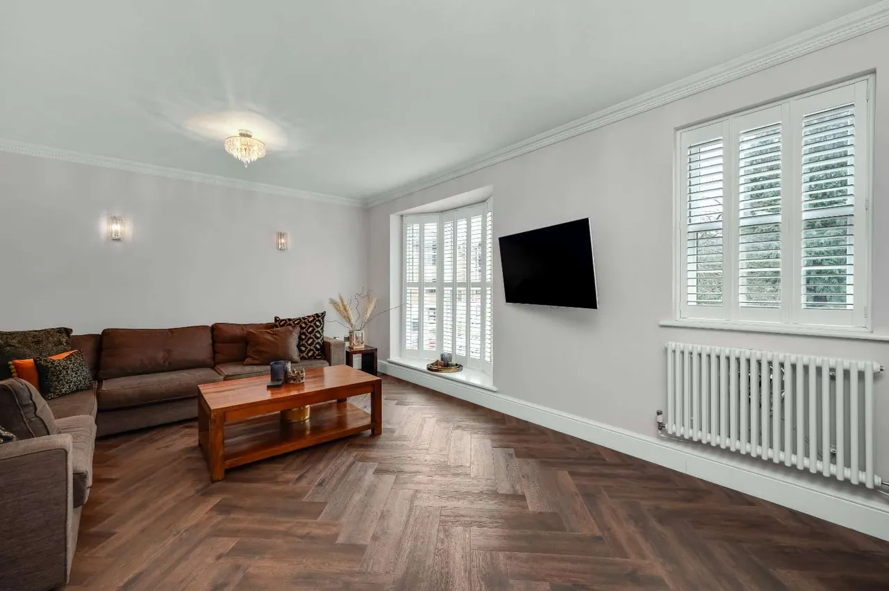 Haines Court, Weybridge, Surrey, KT13 0BH, photo 6