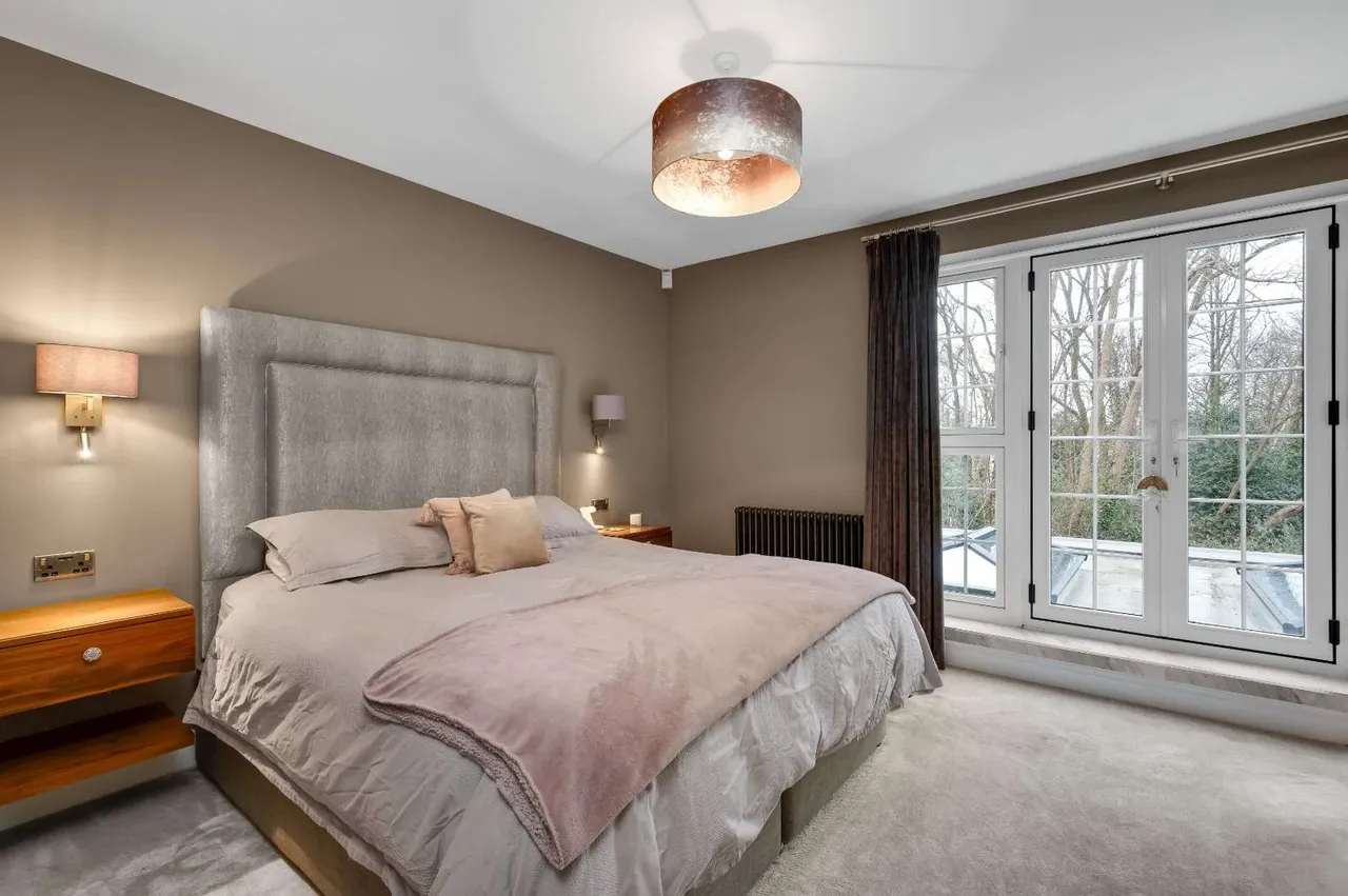 Haines Court, Weybridge, Surrey, KT13 0BH, photo 7