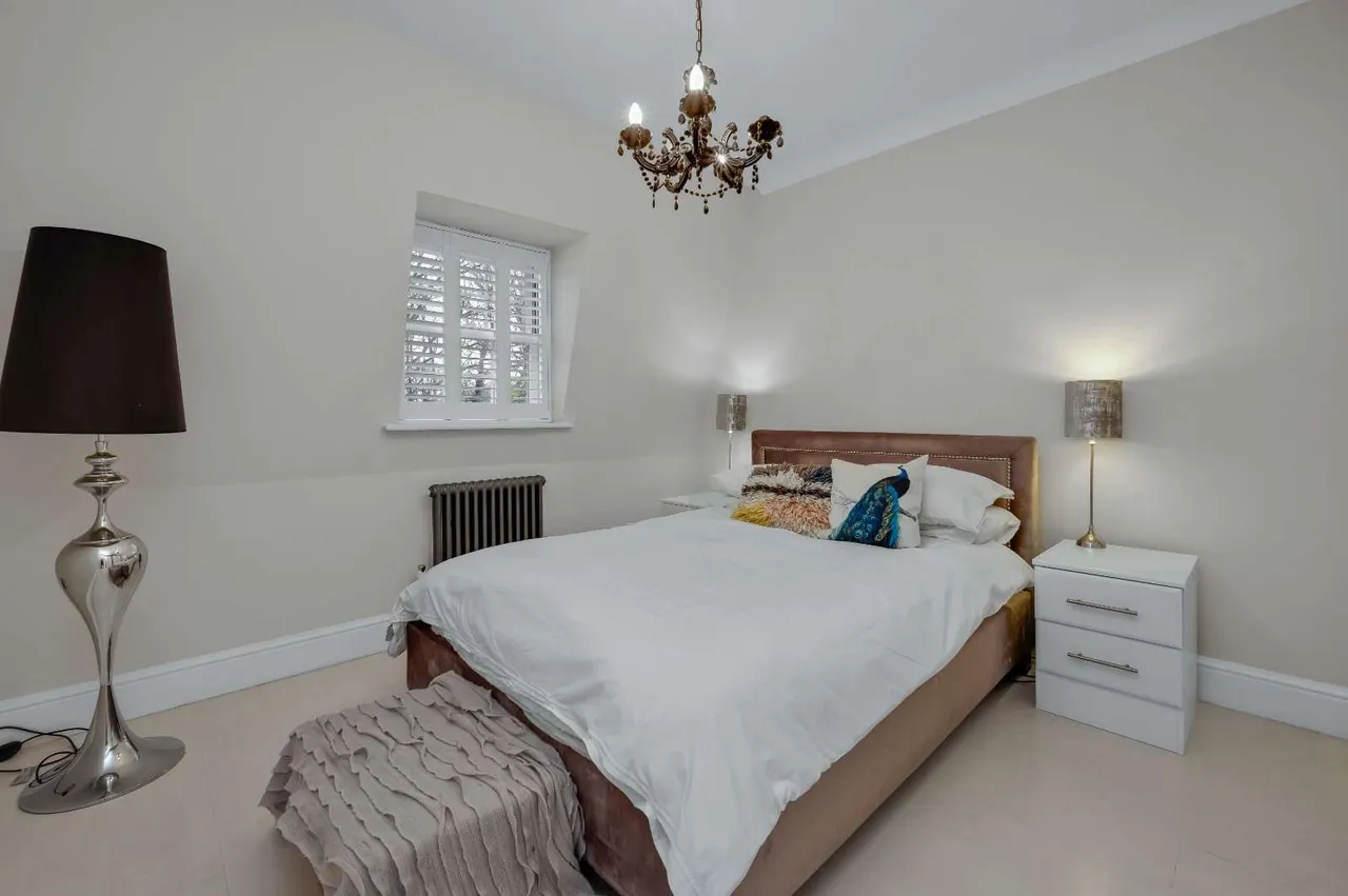Haines Court, Weybridge, Surrey, KT13 0BH, photo 12