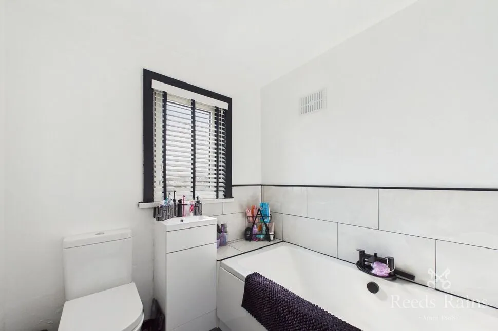 Greenton Avenue, Scholes, West Yorkshire, BD19, photo 5