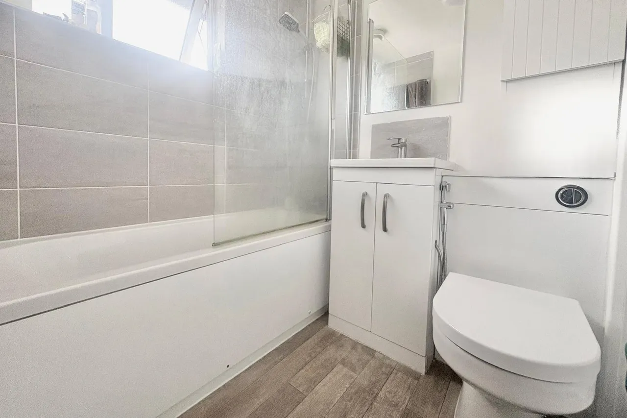 Lamerton Close, Bordon, Hampshire, GU35 0HZ, photo 5