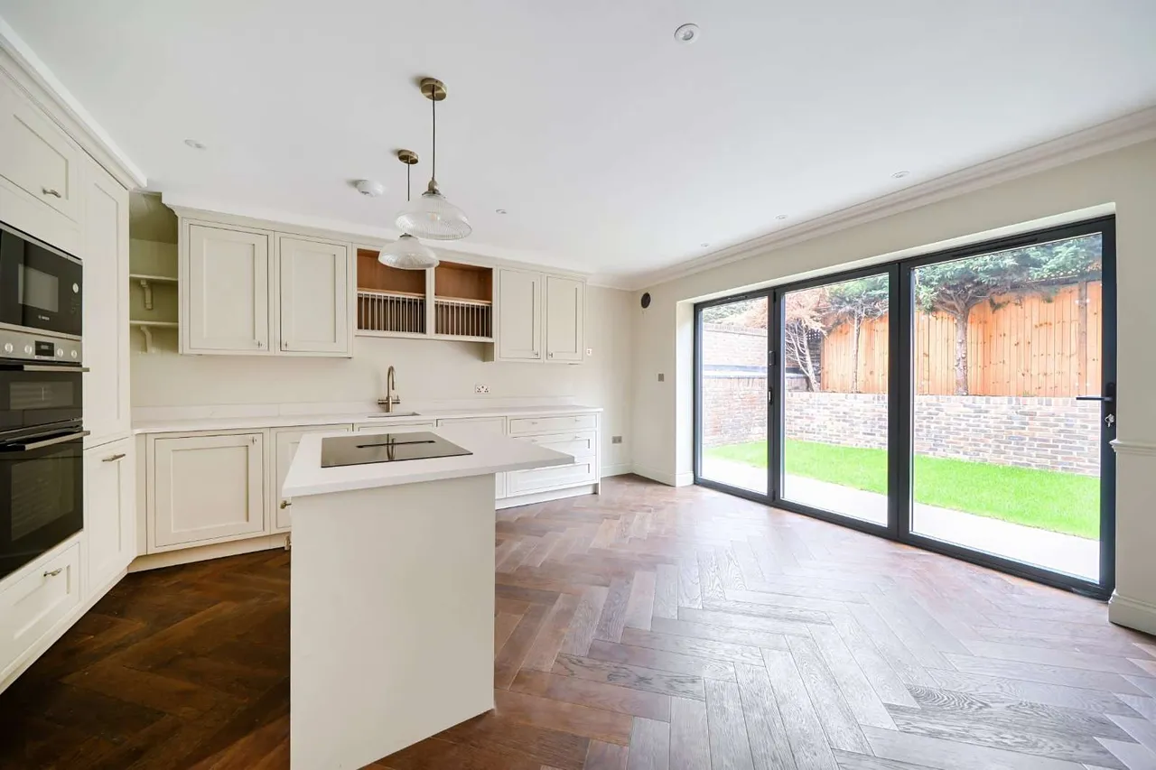 Platts Lane, London, NW3, photo 22