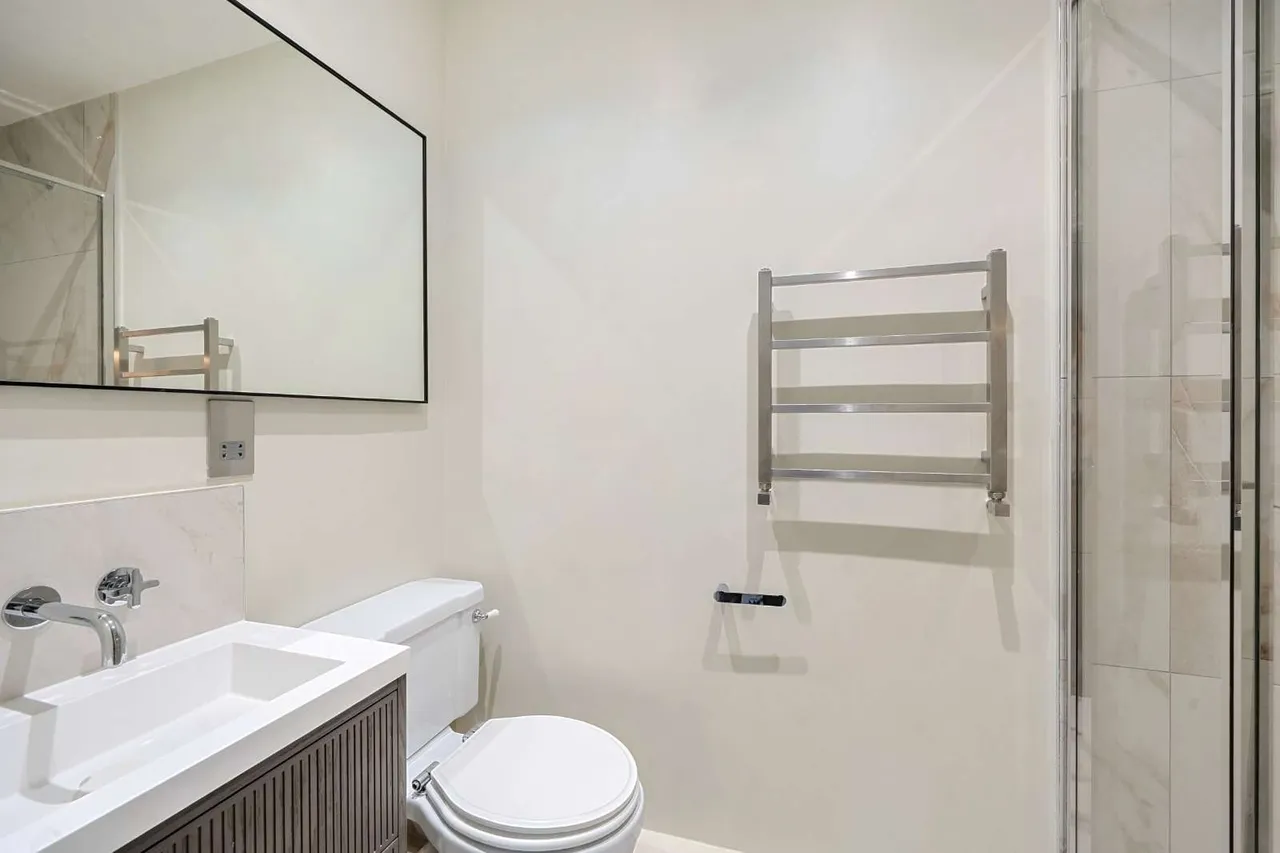 Platts Lane, London, NW3, photo 15