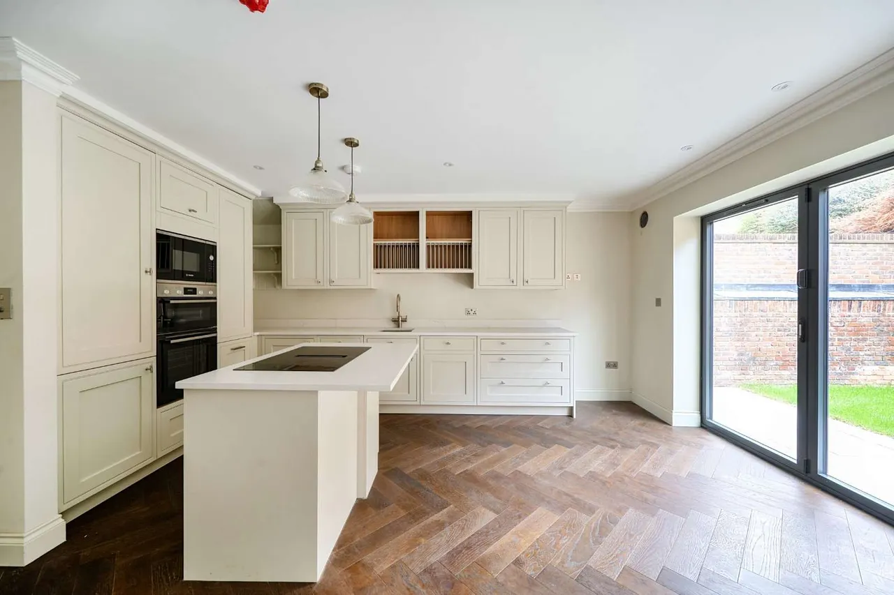 Platts Lane, London, NW3, photo 8