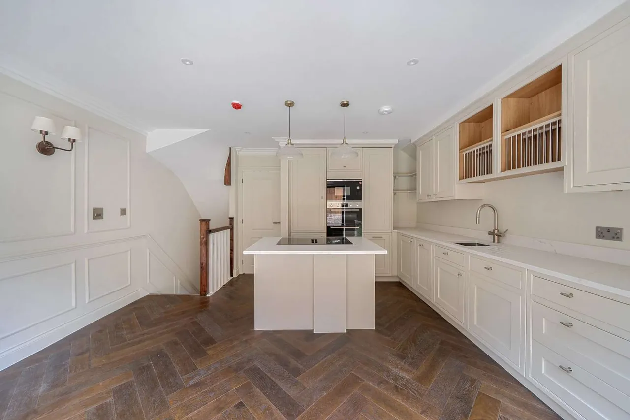Platts Lane, London, NW3, photo 23