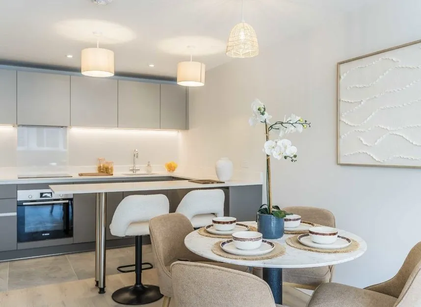Victoria Road, Surbiton, KT6, photo 2