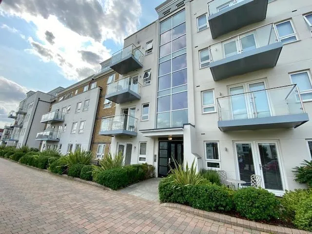 2 bed flat to rent — Heron Way, MAIDENHEAD