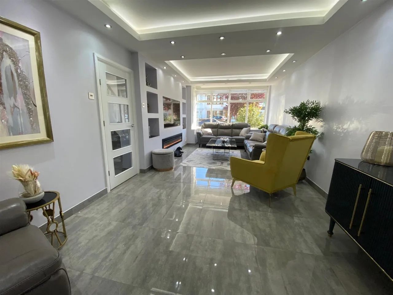 Normanshire Drive, London, photo 2