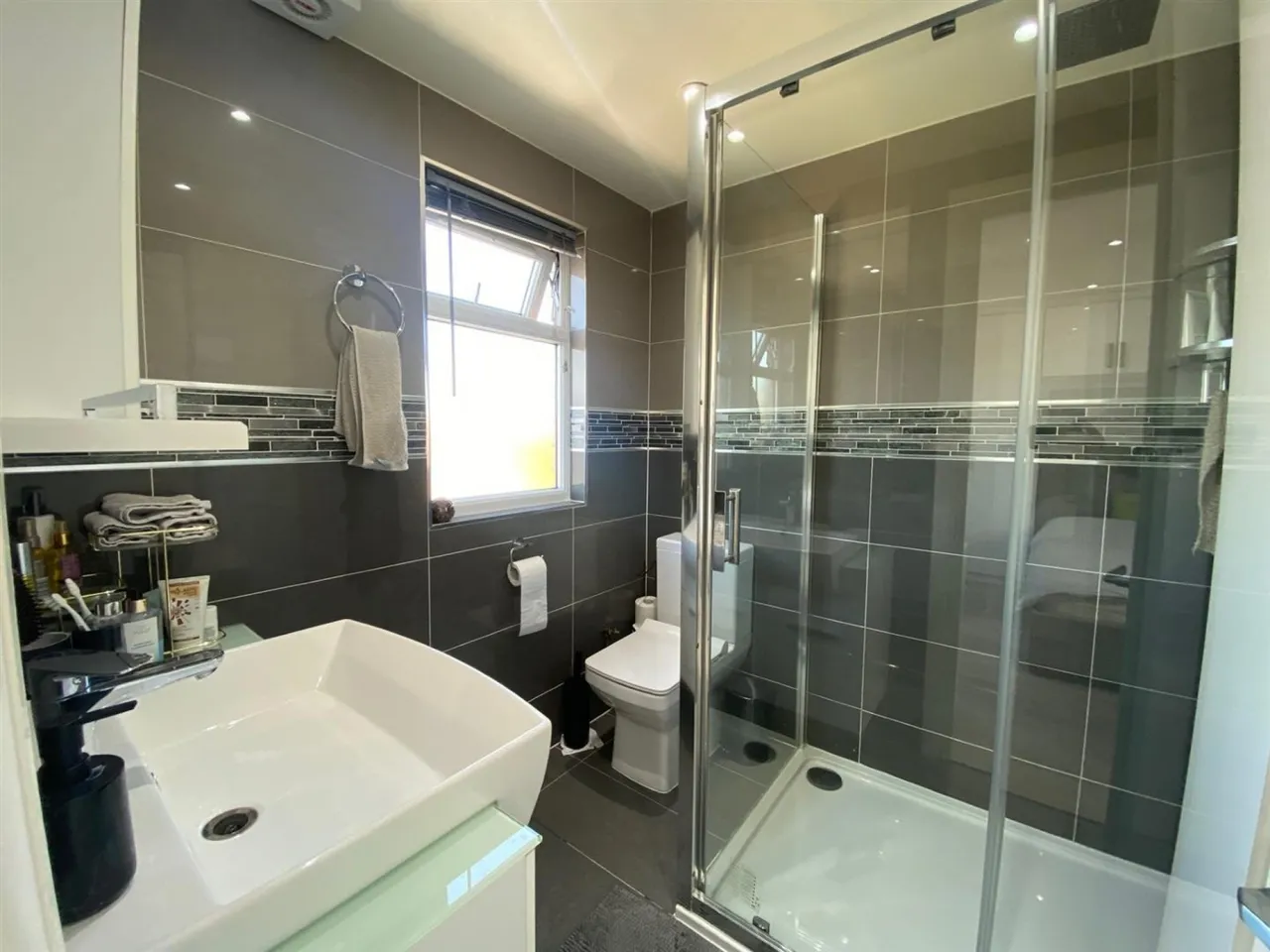 Normanshire Drive, London, photo 14