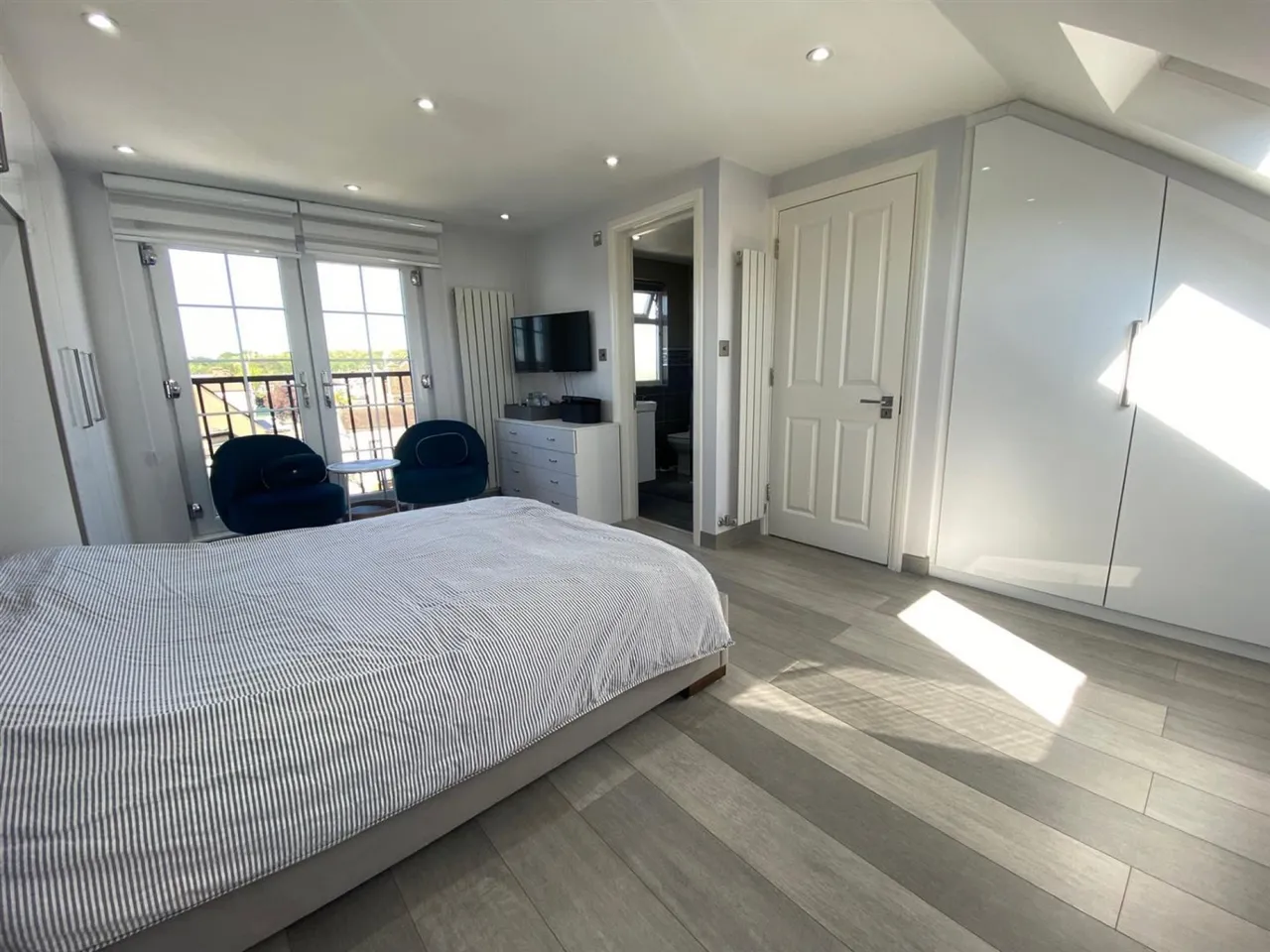Normanshire Drive, London, photo 16