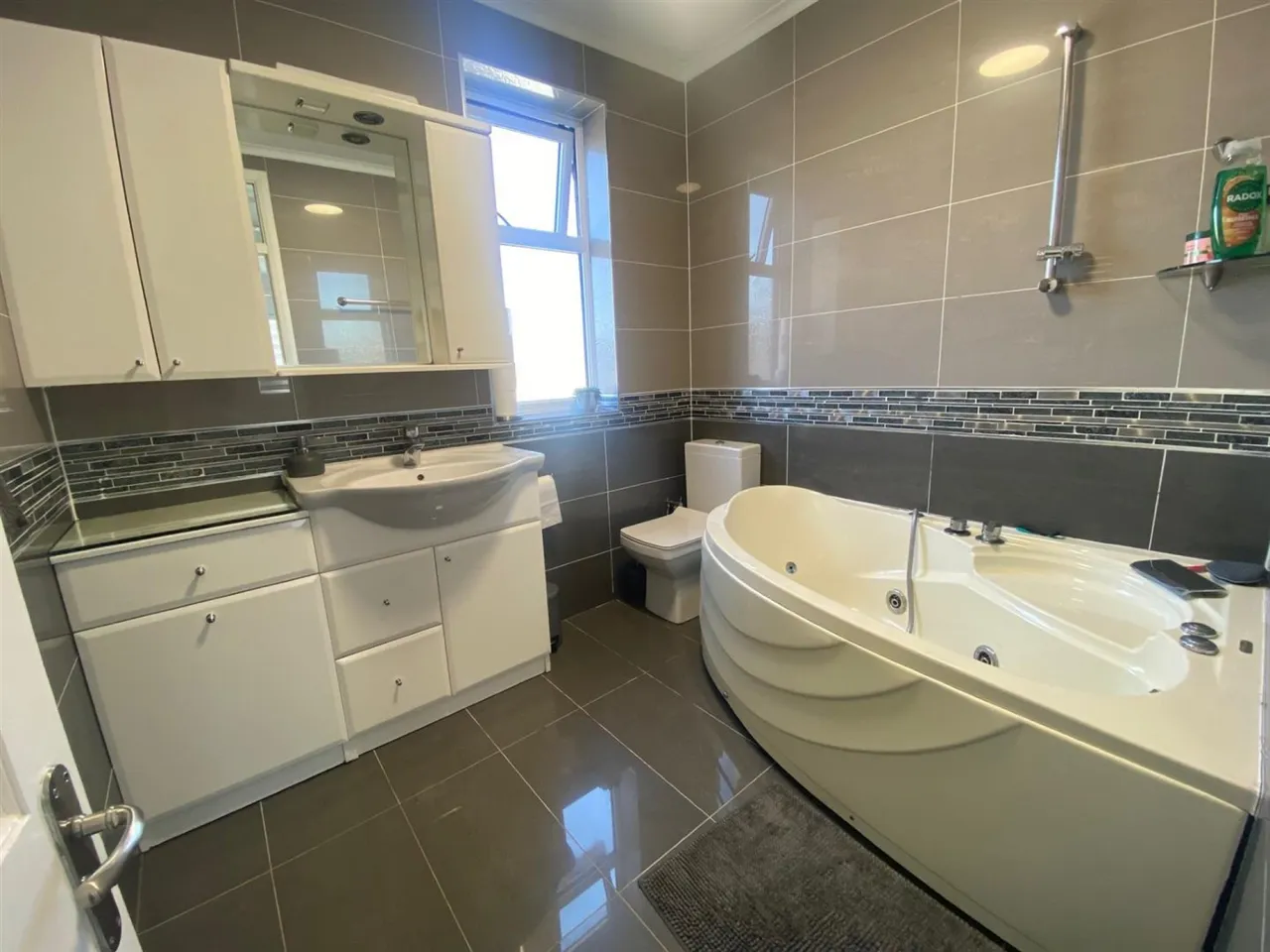 Normanshire Drive, London, photo 13