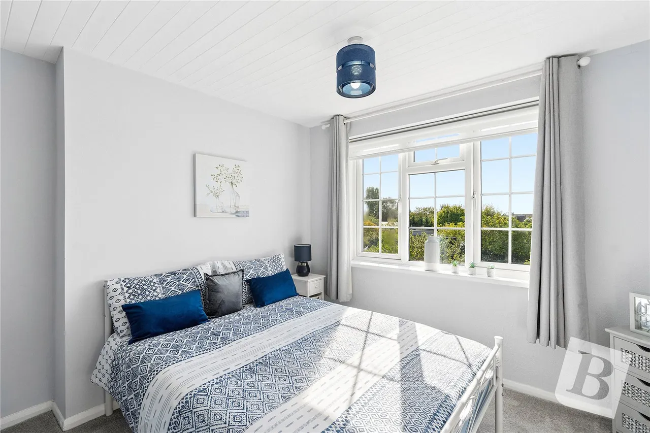 Deveron Way, Rise Park, RM1, photo 17