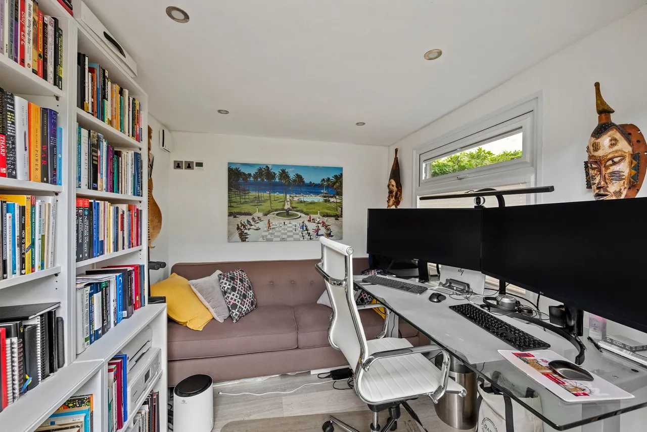 Victor Road, Teddington, photo 18