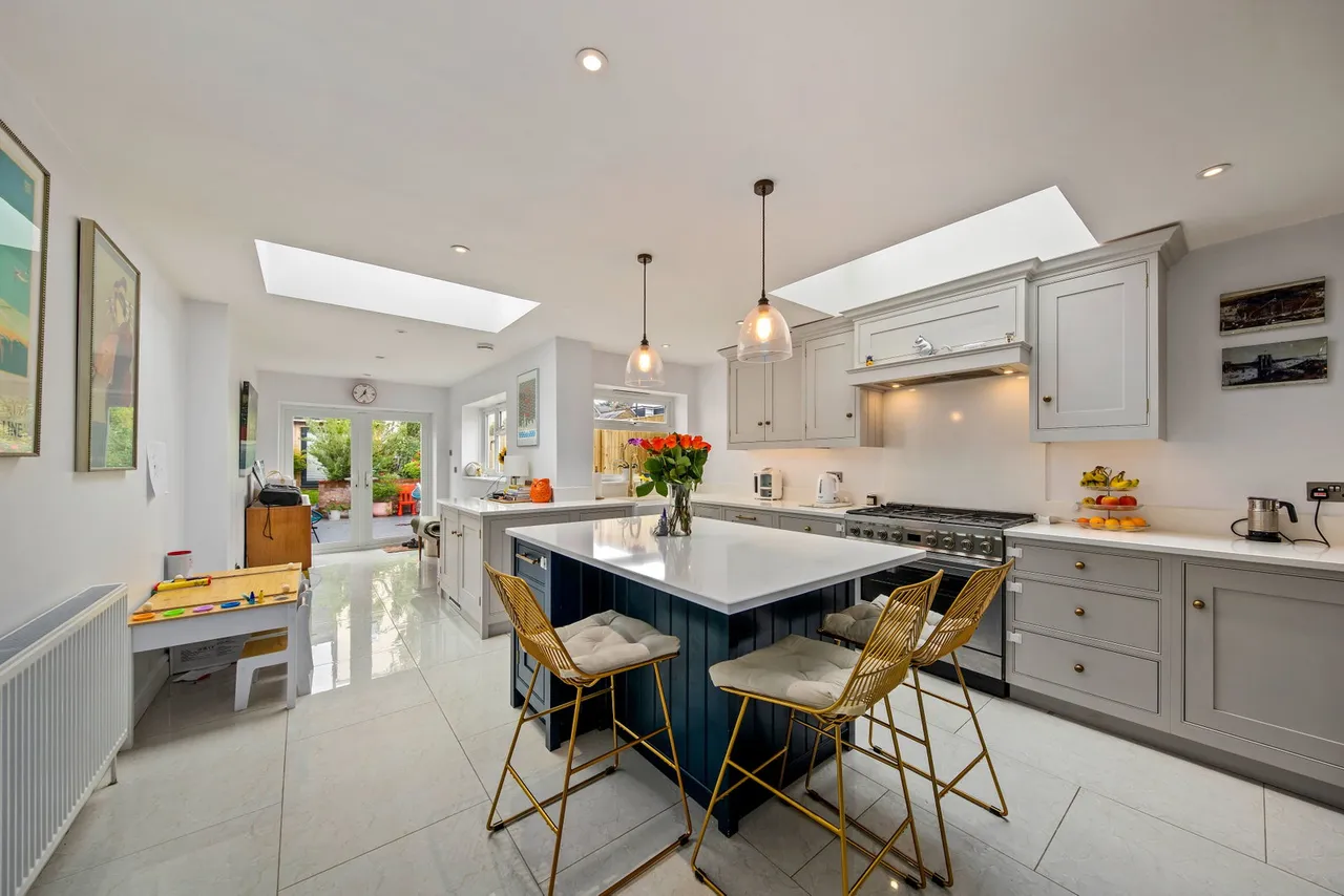 Victor Road, Teddington, photo 3