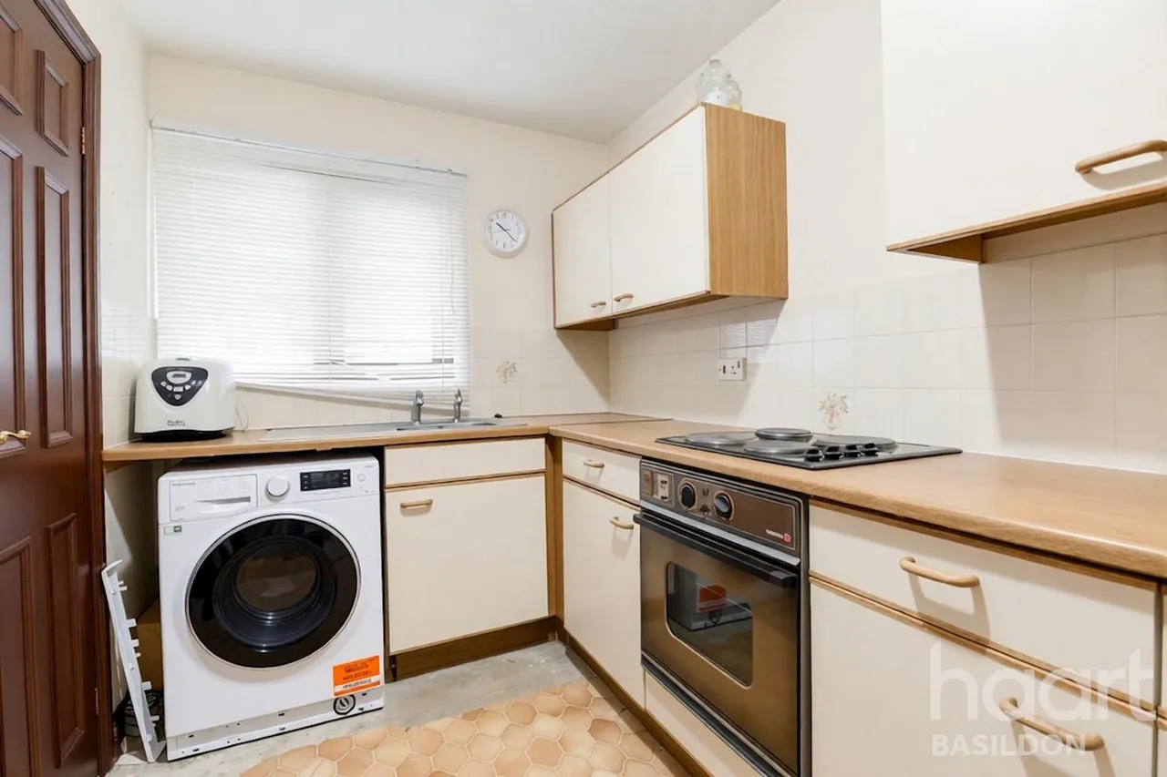 Oakwood Grove, Basildon, SS13, photo 6
