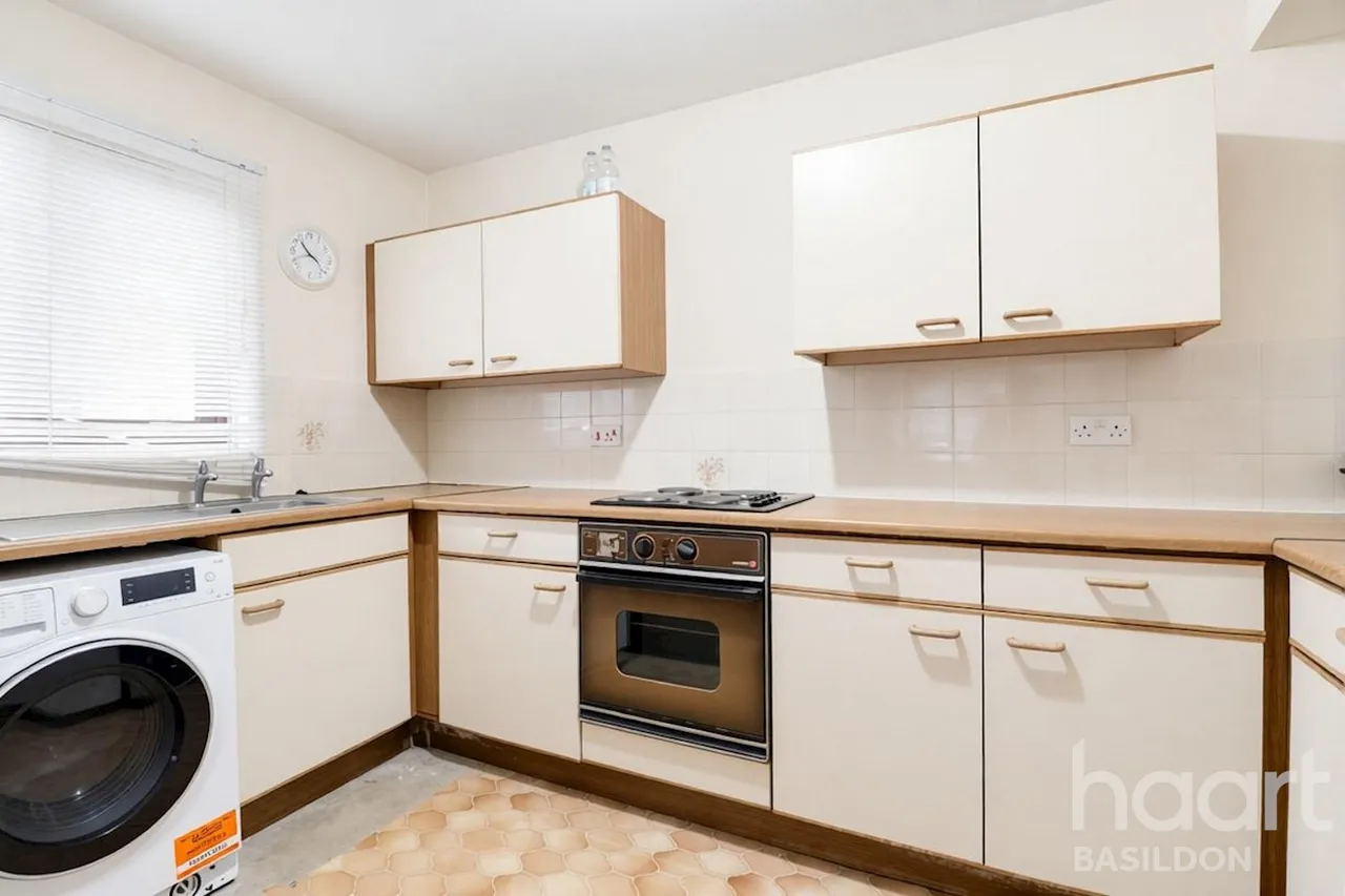 Oakwood Grove, Basildon, SS13, photo 5